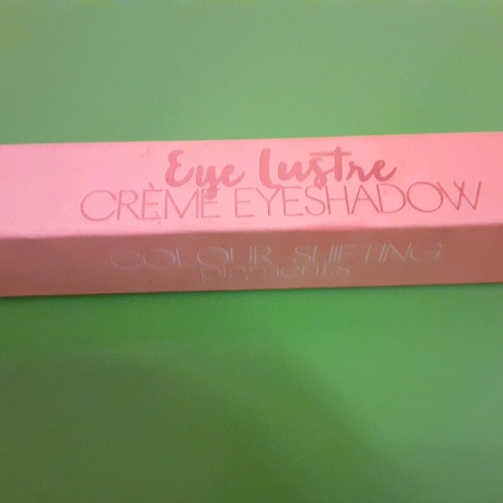 Eye lustre liquid Eyeshadow